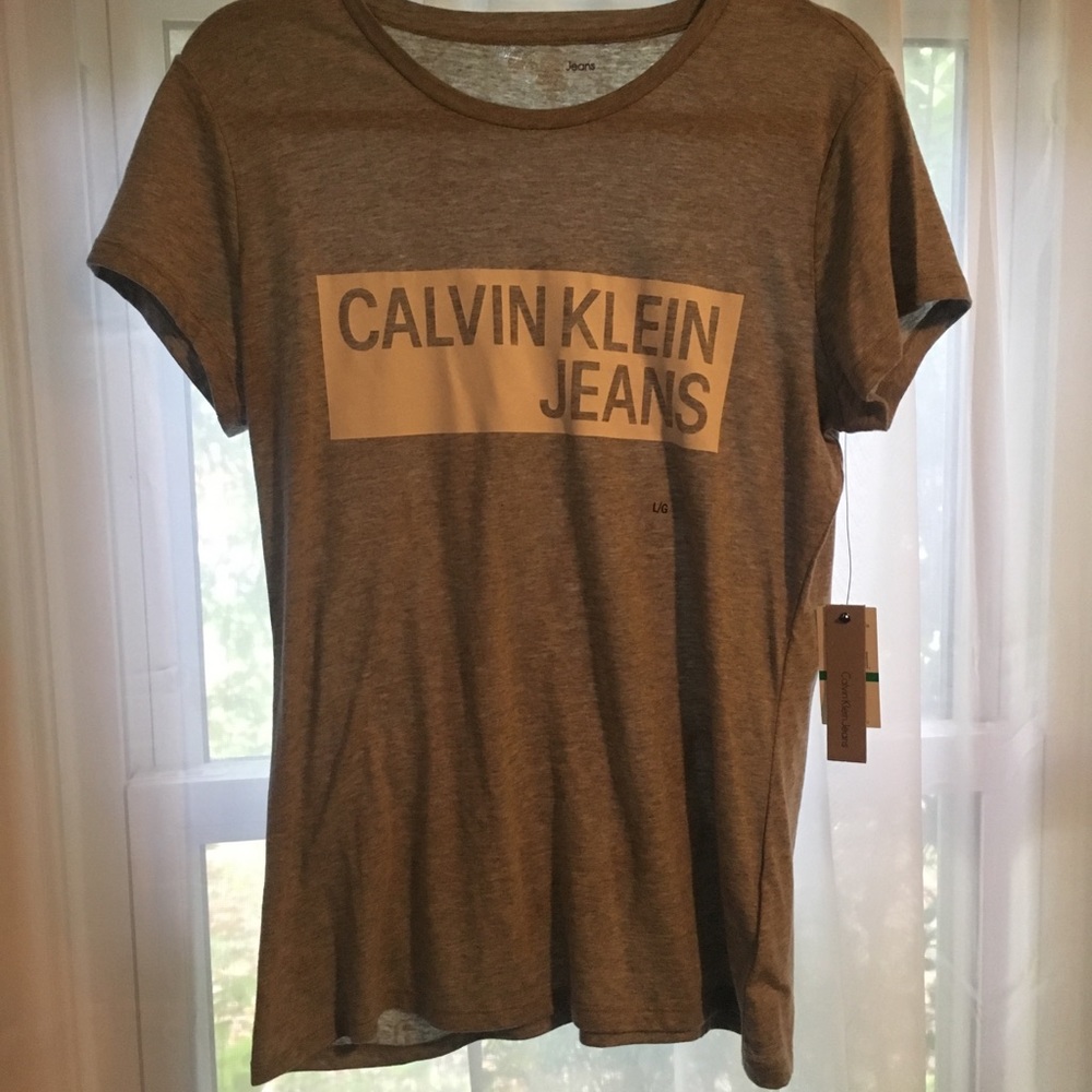 NWT CALVIN KLEIN T-SHIRT